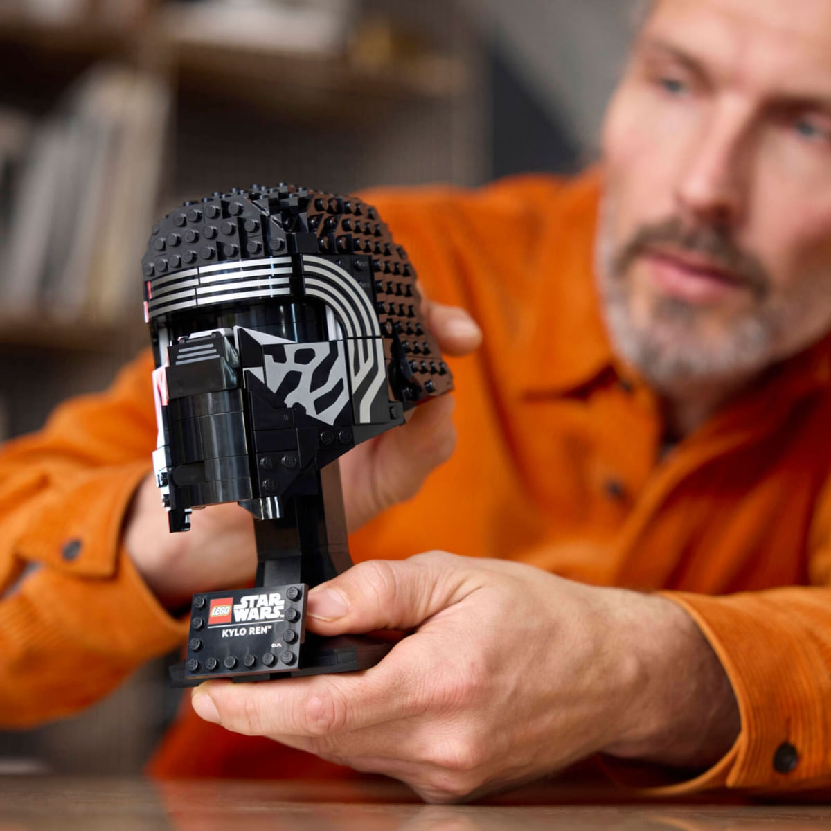 LEGO® Star Wars™ - Capacete Kylo Ren™ | Fastshop