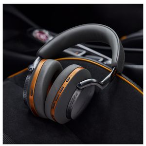 Fone de Ouvido sem Fio Bowers & Wilkins Headphone Over Ear com Cancelamento de Ruído McLaren - PX8