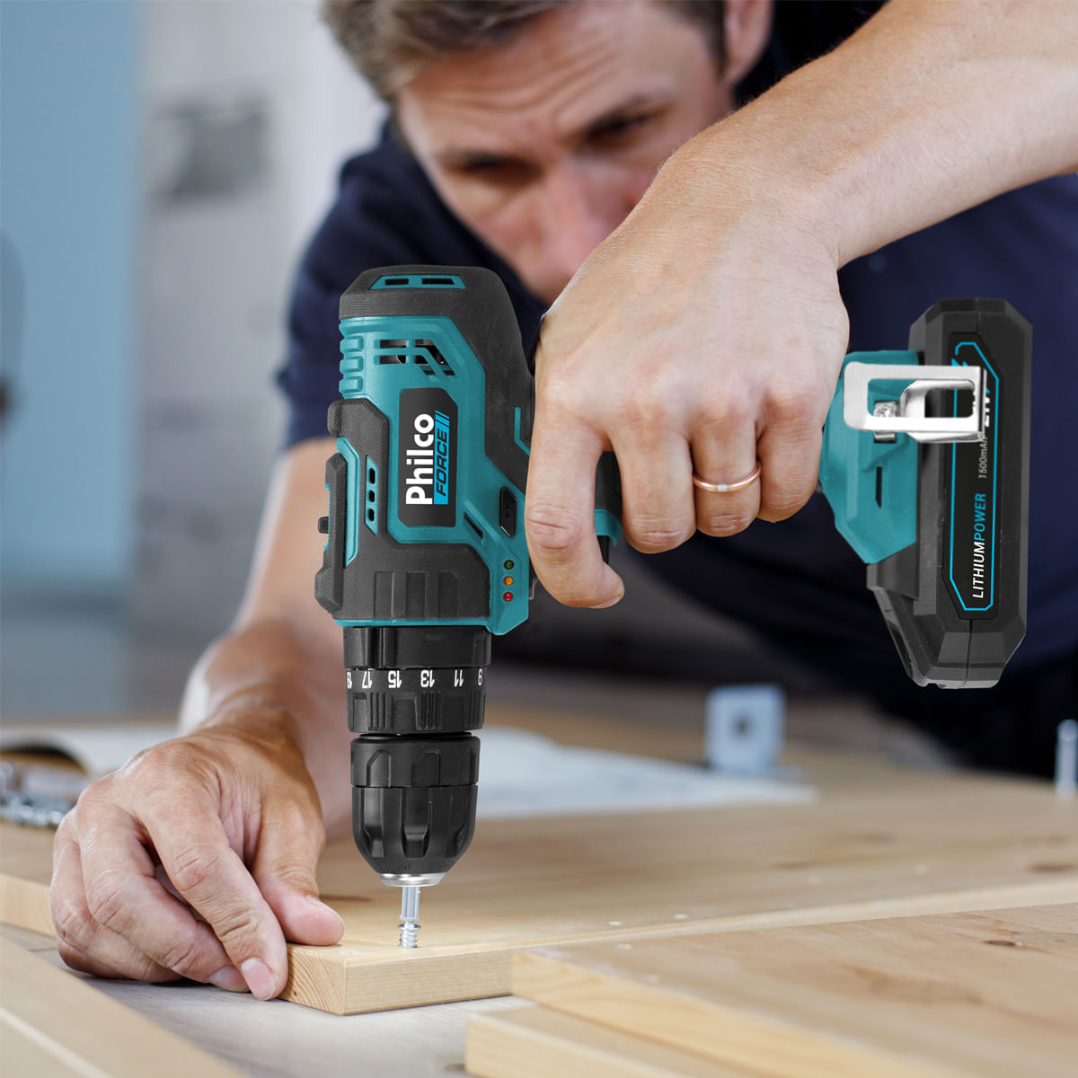 Parafusadeira Philco PPF21M Maleta + Fenda e Philips 21V | Fastshop