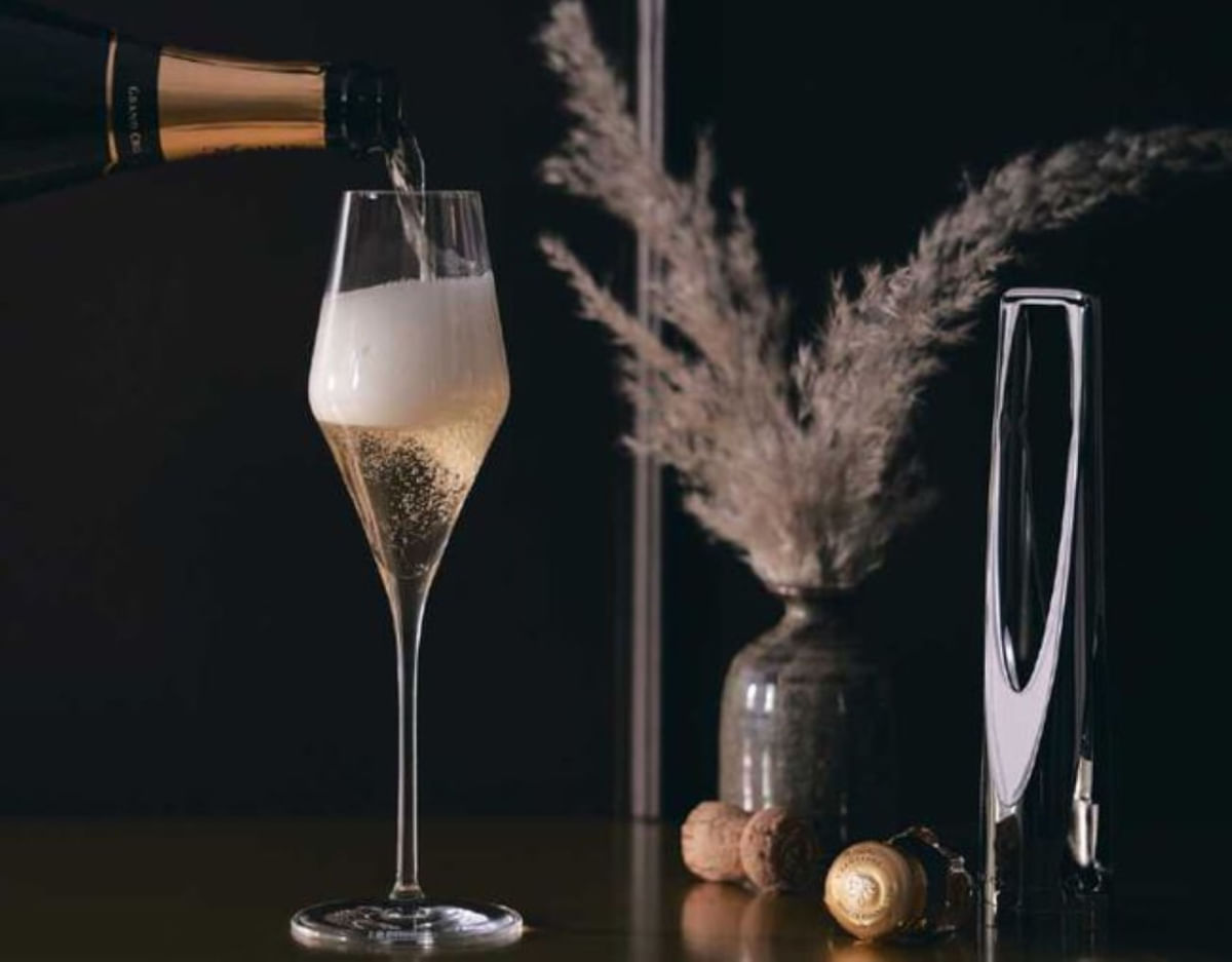 ABRIDOR DE CHAMPANHE LE CREUSET TRADICIONAL SW105 BLACK NICKEL